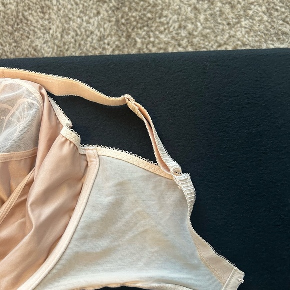 Elomi Romantic Lace Bra 42D - Picture 13 of 15